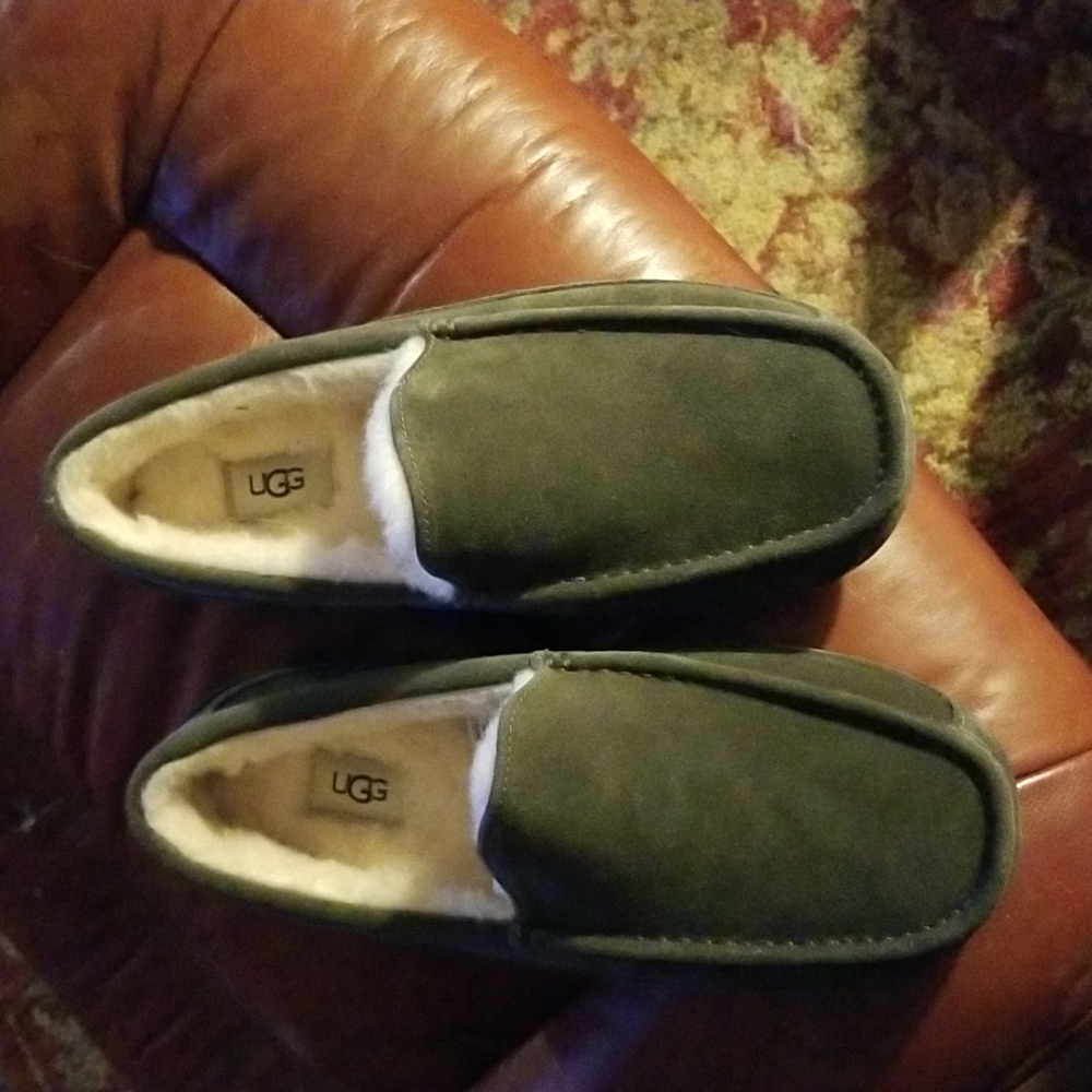 Ugg’s house shoes for men